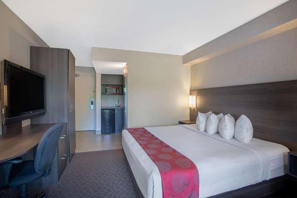 Quality Inn & Conference Centre Kingston Central Værelse billede