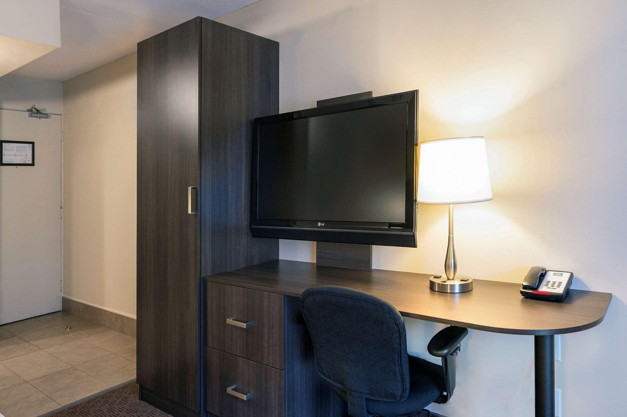 Quality Inn & Conference Centre Kingston Central Eksteriør billede