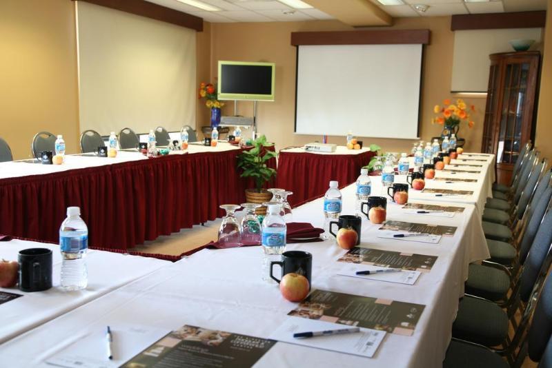 Quality Inn & Conference Centre Kingston Central Eksteriør billede